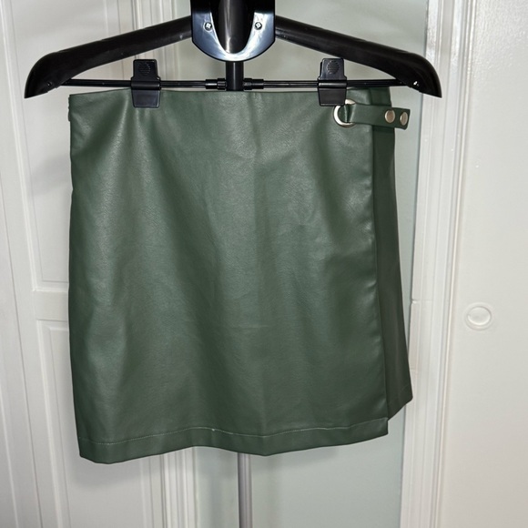 Francesca’s Ayla‎ Faux Leather Mini Skirt - Picture 2 of 3